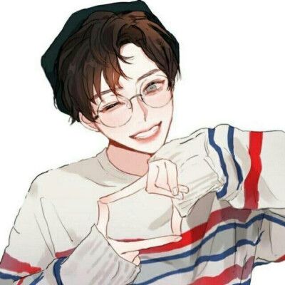 动漫男头 黑发少年 咧嘴笑 戴圆眼镜 一只眼睁一只眼闭 比收藏的手势