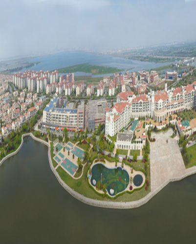 龙窝湖 美得令人神往 芜湖碧桂园位于芜湖市三山区龙窝湖旁,项目总