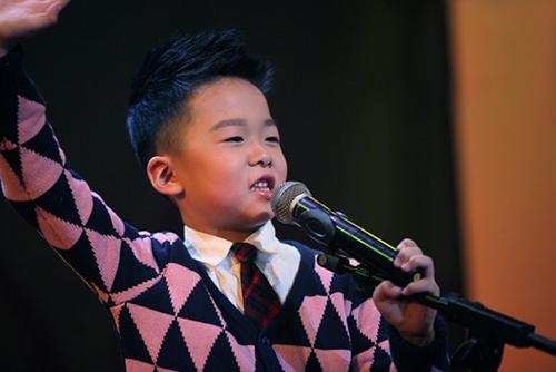 锻炼孩子大胆演说,提升与人的沟通能力