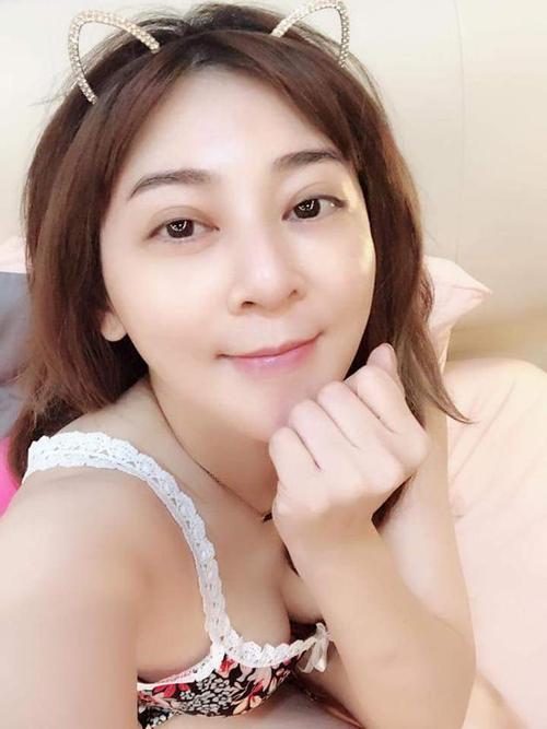 王彩桦深夜晒与老公恩爱床照否认婚变谣言