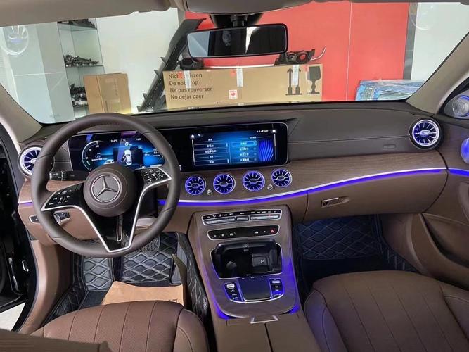 奔驰20款e260加装氛围灯,提升内饰的档次