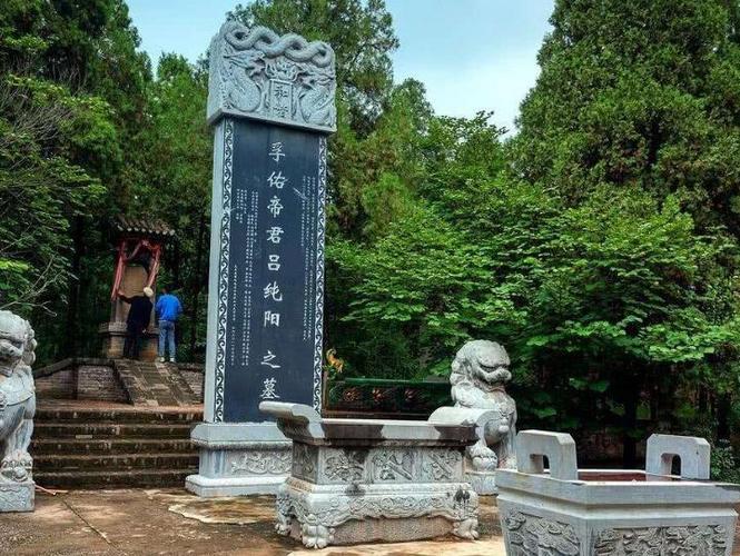 直到1959年永乐宫搬迁项目开启后,一座墓碑引起了人们的注意.