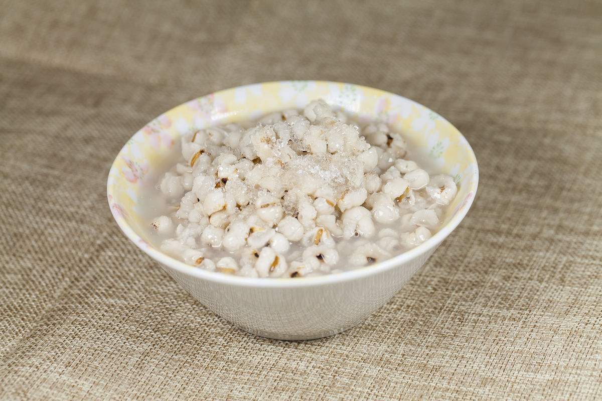 薏苡仁冬瓜猪肉汤        材料:薏苡仁10克,扁豆10克,陈皮5克