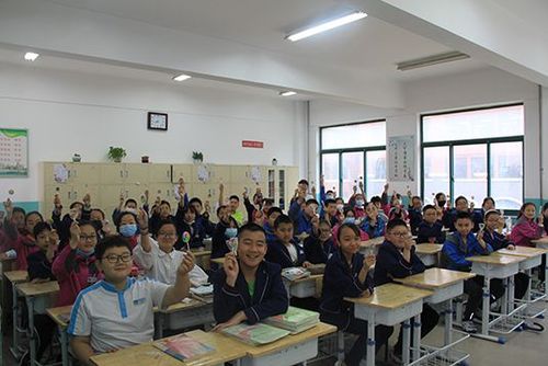 山东烟台莱山区滨海中学举行儿童节"最后一颗糖"活动