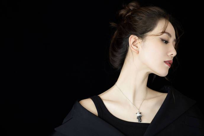 刘诗诗锁骨线条