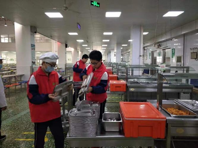 "食堂育人"～昌乐二中初一七班帮厨记