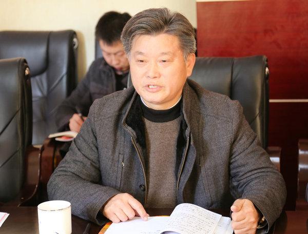 肖建雄检察长与保靖县委书记卢向荣进行精准扶贫座谈