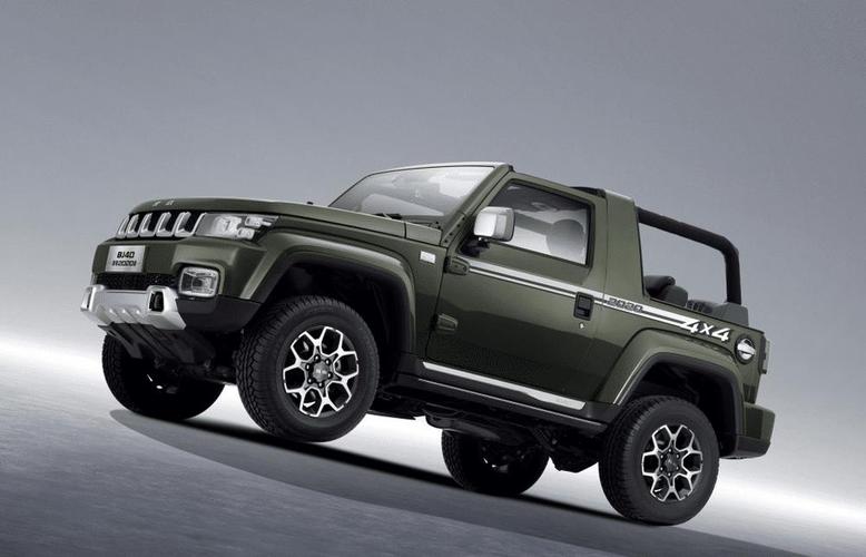 精致的双门越野车后挂备胎可敞篷北汽越来越让人喜爱