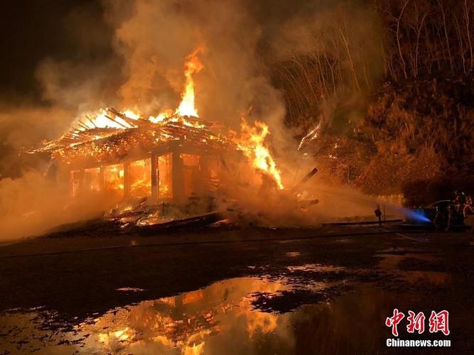 韩国千年古寺遭纵火 整座宝殿被烧光