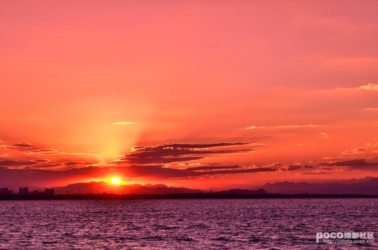 标题:色彩夕阳图