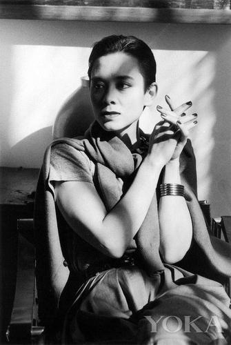才貌双全却死于艾滋 绝代佳人周天娜的时尚神话