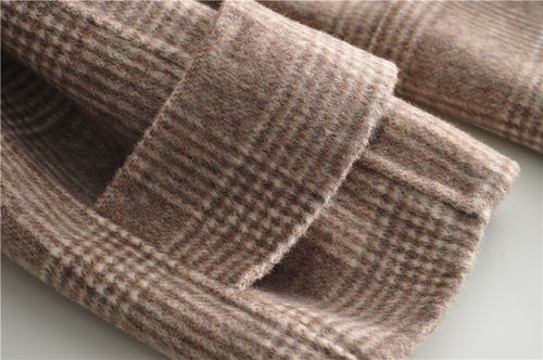 面料:50%polyester 41%wool 3acrylic  3%polamdie 3%viscose 尺码表