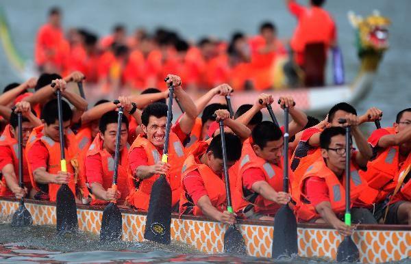 每年的端午节,武汉都会有赛龙舟,感兴趣的话可以看看.