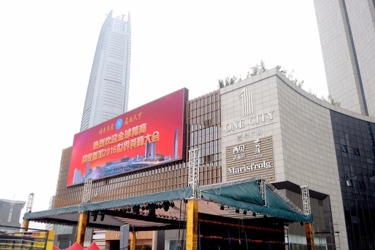 【吃货盛典】全场吃吃吃最低只需5折!南城地标性广场今日开业!