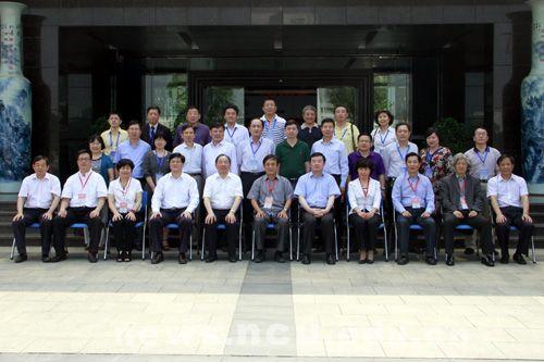 全国建筑学专业评估专家委员会来校视察指导工作