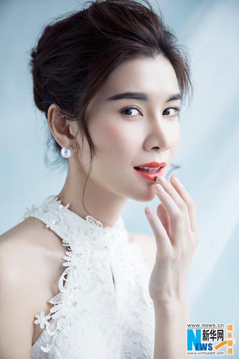 王笛时尚大片披婚纱亮相 变身新娘纯美动人