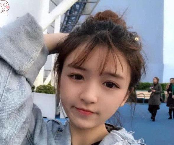 王乐乐快手直播"露脸",套路璐一脸微笑秀恩爱,网友:心疼允恩