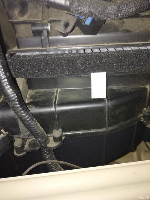 东风风光330怎么换空调滤芯