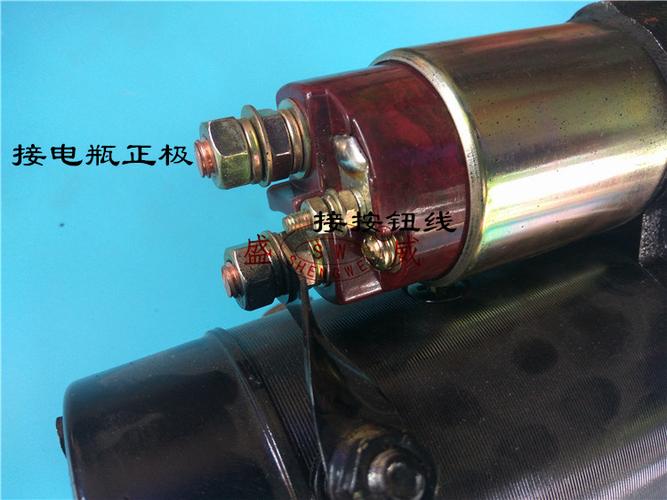 把对应链接电瓶的正负极电瓶线接上对应的电机马达正负极接线柱(亲