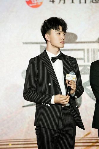 郑伟,2000年12月18日出生于北京,中国内地演员.