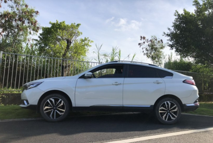 国产溜背suv先行者,190马力11.88万起,一个月卖两台比