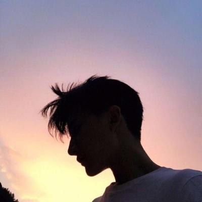 男生头像阳光帅气侧脸