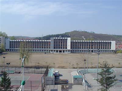 资讯要闻 合作名校展 吉林省汪清县第五中学      汪清五中建于一九八