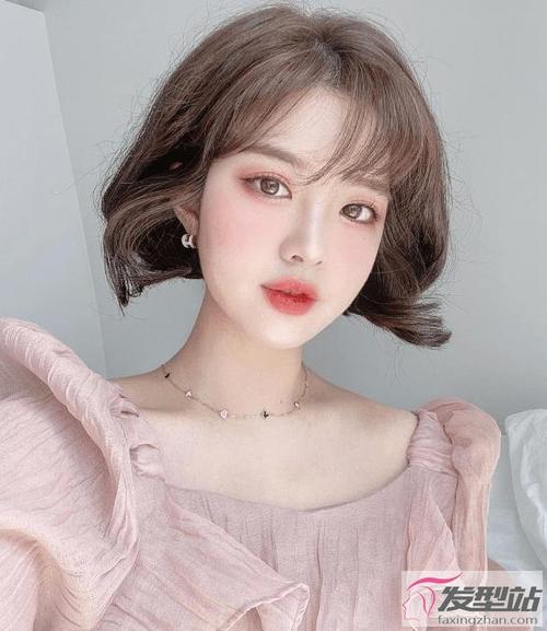 矮个子女生的发型推荐齐脸短发显脸小显身高