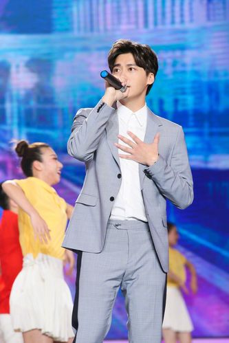 2019李易峰中国文联春晚播出_图片_视频集锦-爱豆app