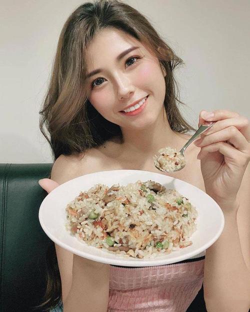 健身美女模特沐沐的清新自拍照,温柔又甜美