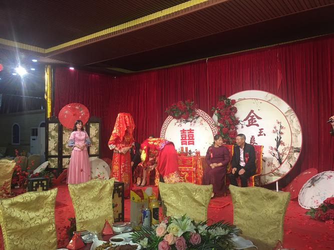 传统中式婚礼,更具有仪式感