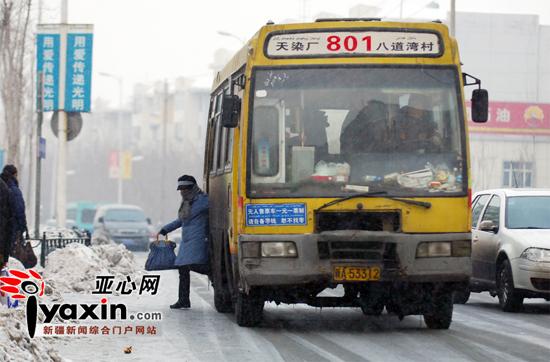 新疆乌鲁木齐市公交企业优化整合 部分线路已分至三大公司经营部(图)