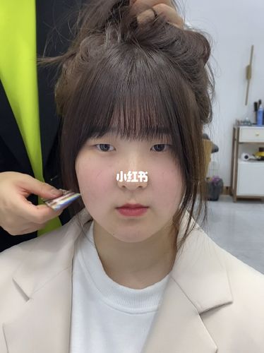 圆脸女生 又减龄又瘦脸的发型_减龄_发型_瘦脸_圆脸_减龄发型_时尚