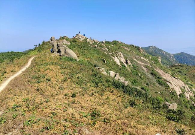 登山口也有多个,大赤坎,新金台寺,林场,斗门一中,西湾村,大黄杨,小