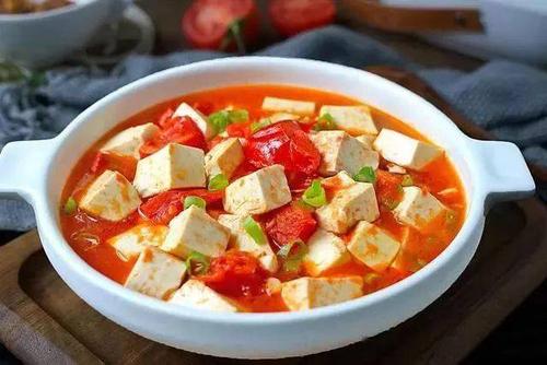 番茄炖豆腐,好吃特下饭,汤汁泡米饭,挑食的孩子能吃一