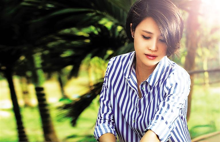 江苏高娱传媒 新闻中心   顾莉雅,出生于海南,中国海军政治部文工团