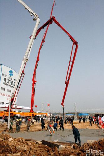 三一c8混凝土泵车现场比武 8大技术震撼全场