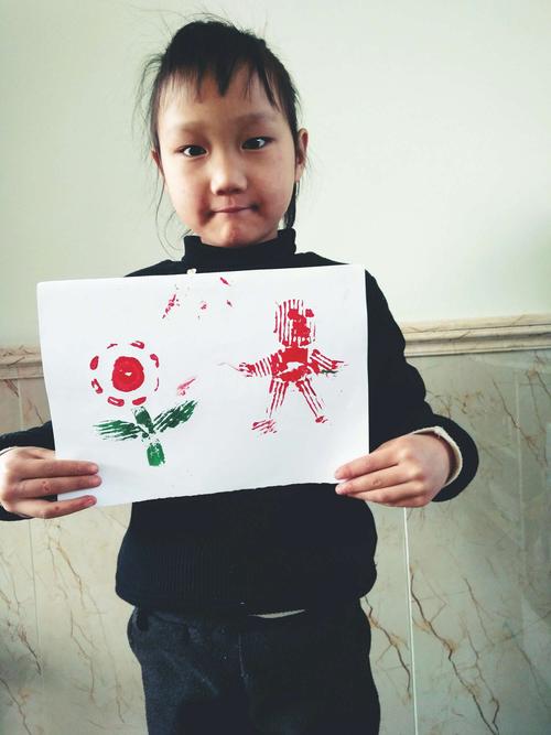 小灵通幼儿园乐乐三班本周主题――《凹凸世界》