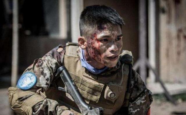 他身高只有1米五,却被吴京2次邀请出演战狼,身份曝光背景很强大