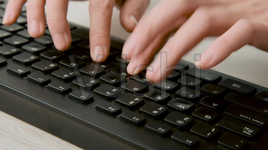 电脑商务手指敲击键盘实拍视频