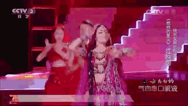 早在2009年,江映蓉就尝试走欧美风了,中间因为整容太过的原因出现过