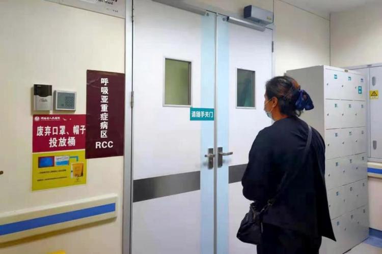 16岁男孩突然喝农药,在医院抢救8天,醒来后说出一句话