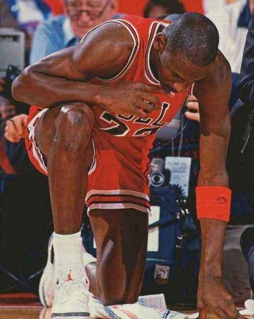 图解乔丹肌肉进化史:平庸身材到魔鬼筋肉人,麒麟臂比高中涨1倍