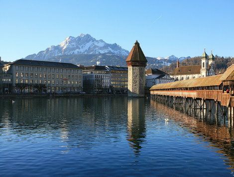 卢森湖上欧洲最古老的◎卡贝尔古桥,最能代表瑞士精神的◎狮子纪念碑