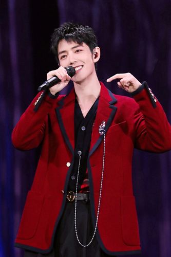 2021年东方卫视跨年晚会合影(肖战)