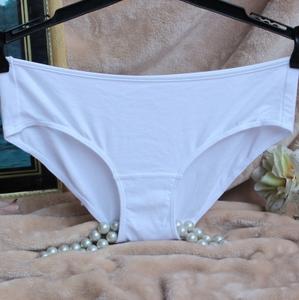 白色品牌内裤