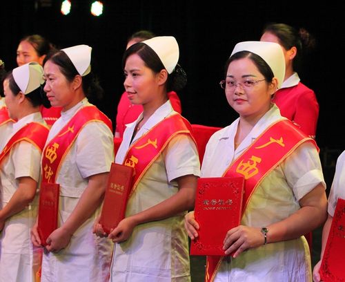 陈美萍荣获"2016年度广西百名优秀护士"称号