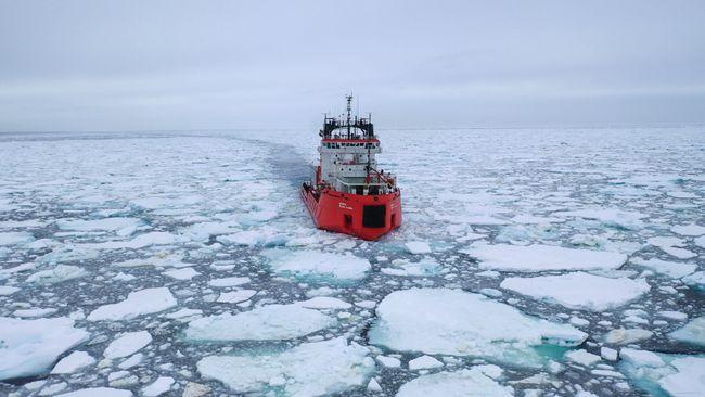 "北京"号破冰船从北半球出发,抵达人类所能到达的最南海域——南极