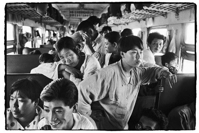 《新闻客户端图集》- 1970年代以来中国火车上的千姿百态