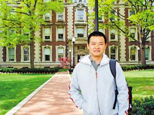 李佳明回应接棒李咏《向幸福出发》压力大